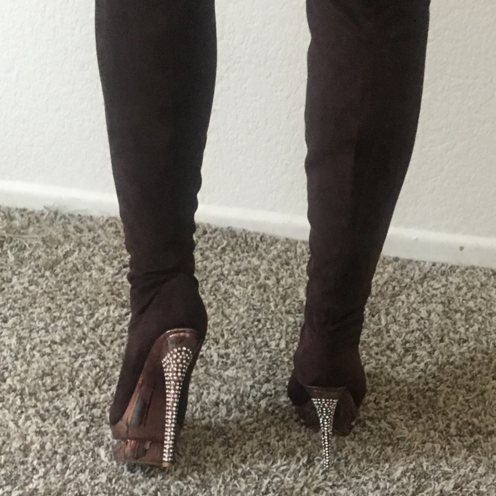 Boots - Picture 4 of 5